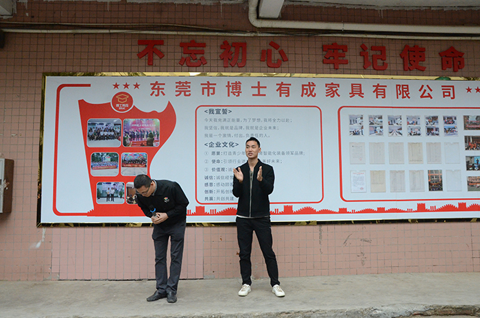 91精品国产乱码久久蜜桃入口厂部负责人王晓东和张玉元上台发言
